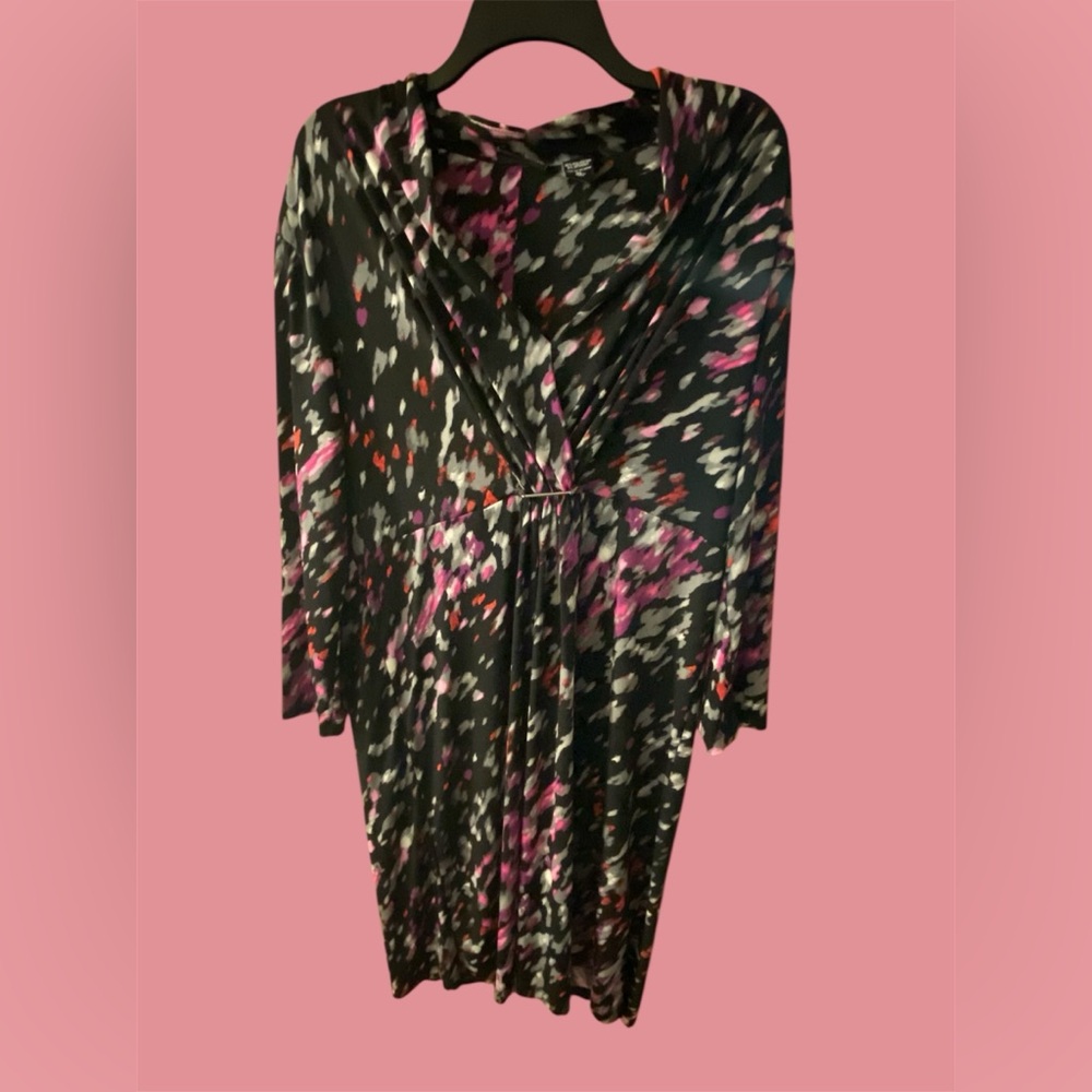 🔥 New York & Company Black and Pink Long Sleeve Dress